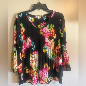 Spense Black Floral bell sleeve smock crinkle V-Neck Top blouse size medium